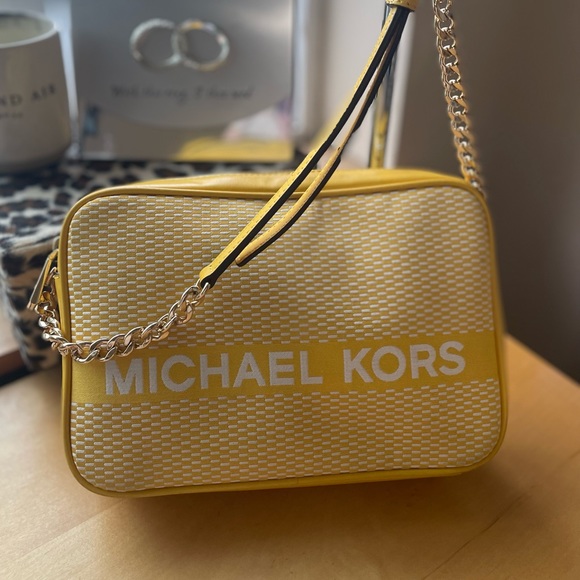 Michael Kors Crossbody in Yellow and White - Picture 17 of 17